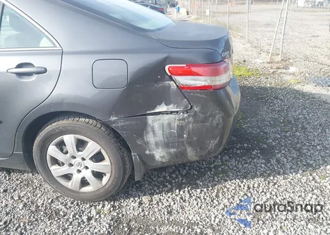 2010 Toyota Camry Le z USA, uszkodzony, nr VIN 4T1BF3EK5AU007695